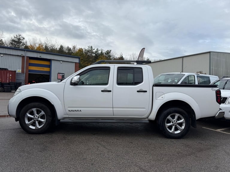 2015 Nissan Navara Double Cab Pick Up Tekna 2.5dCi 190 4WD Auto PICK UP DIESEL Automatic