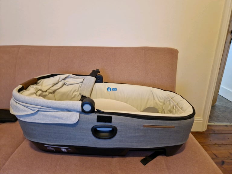 Second hand bassinet hotsell