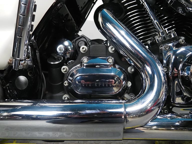 2014 Harley-Davidson FLHRC Roadking ,Stage 1 ,Vance & Hines ,some nice extras 