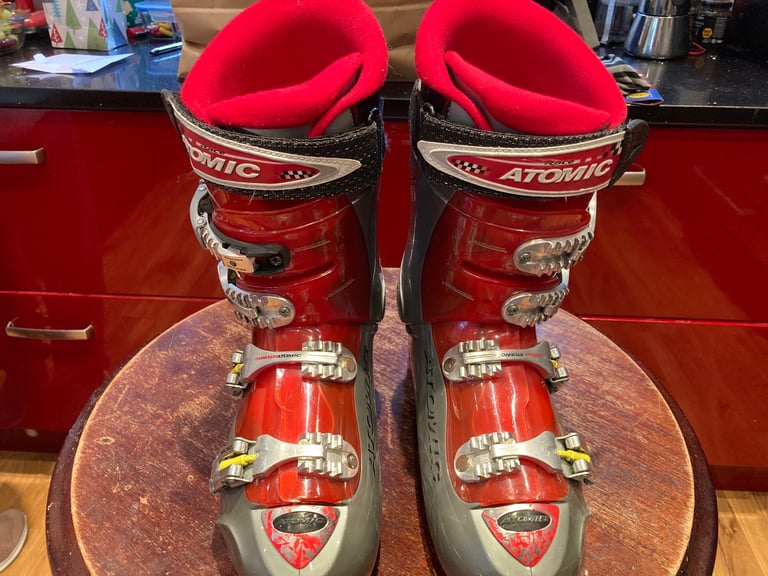 image for Atomic Titanium Race 1050 Ski Boot size 28s 