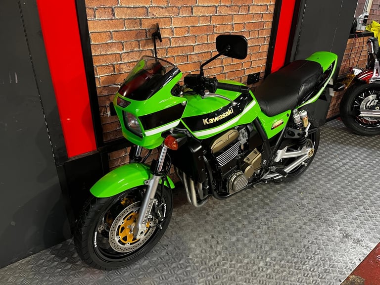 2007 Kawasaki ZRX1200 R, only 6117 miles from new, 