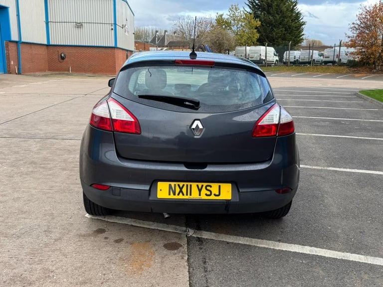 2011 Renault Megane 1.6 16V Dynamique TomTom Euro 5 5dr HATCHBACK Petrol Manual