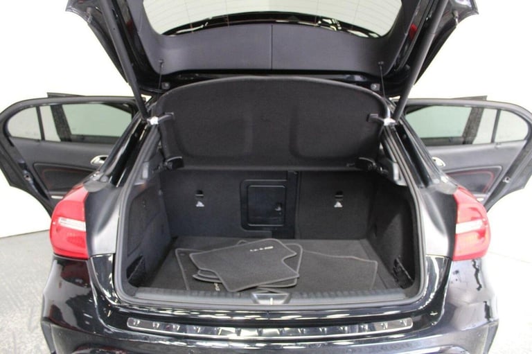 MERCEDES-BENZ GLA CLASS 2.1 GLA220d AMG Line (Premium Plus) 7G-DCT 4MATIC Euro