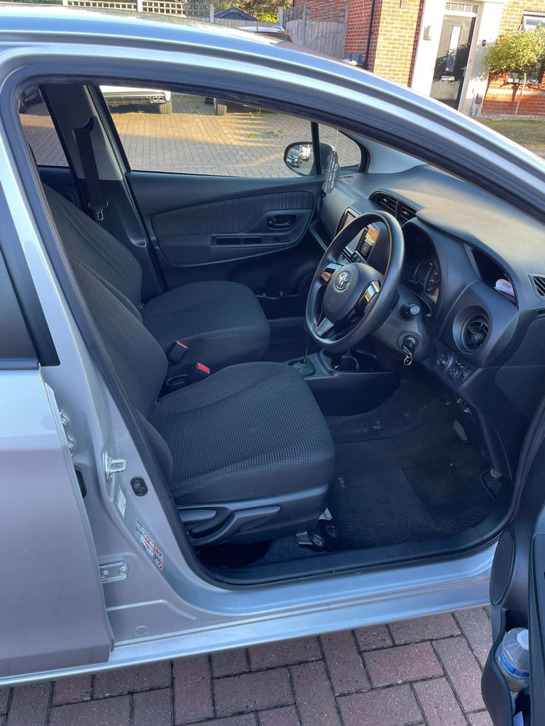 Toyota Yaris/Vitz 1.0 Petrol Automatic 25,000 Mileage, 5 Door hatch 