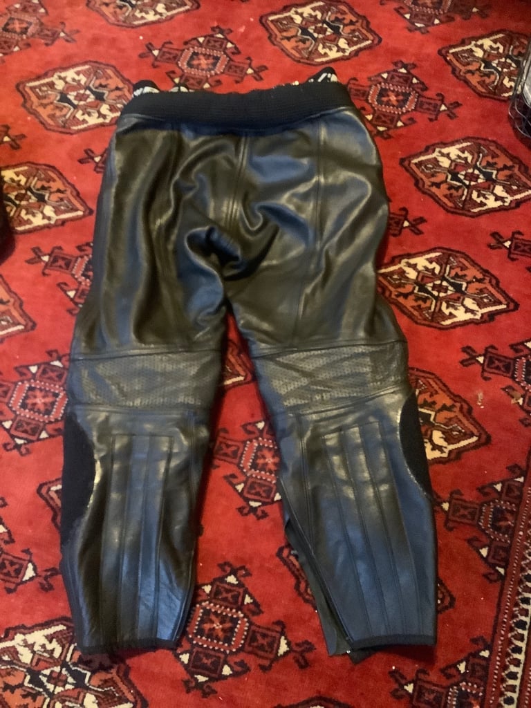 🏍️ REV’IT LEATHER MOTORCYCLE 🏍️ TROUSERS 👖 VGC (APPROX 30” WAIST) 24 SHORT LEG