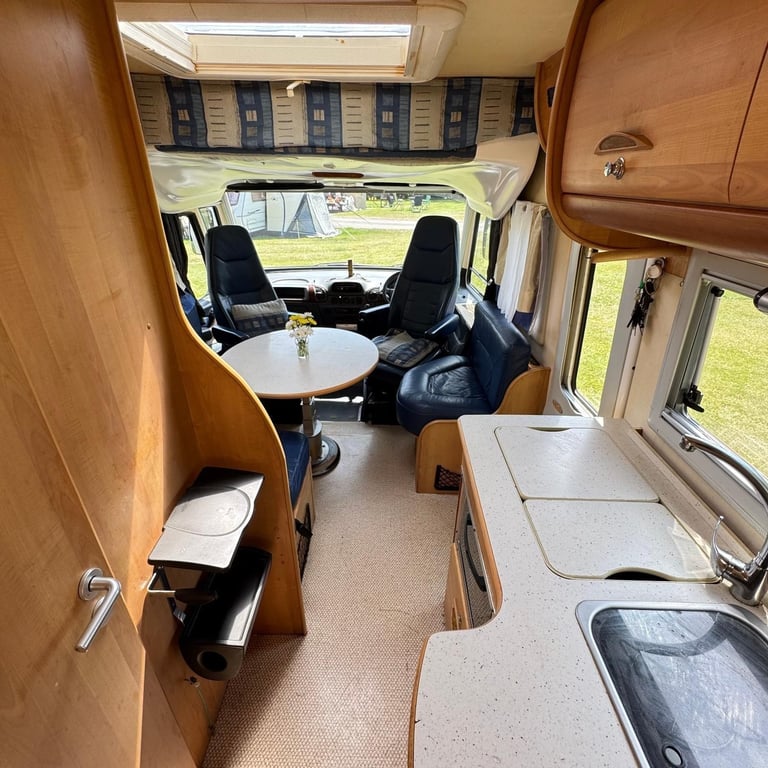 Le Voyageur LVX Mercedes 2005 Island Bed Rear Fixed Bed