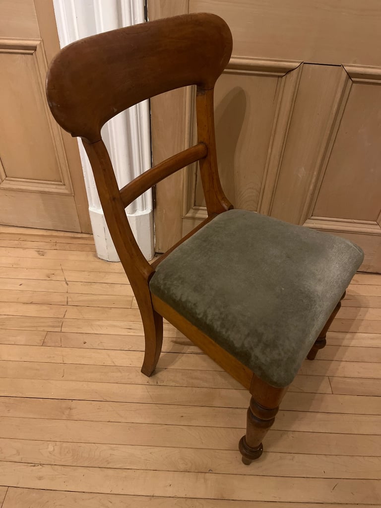 image for Traditional Mahogany Balloon Chair 