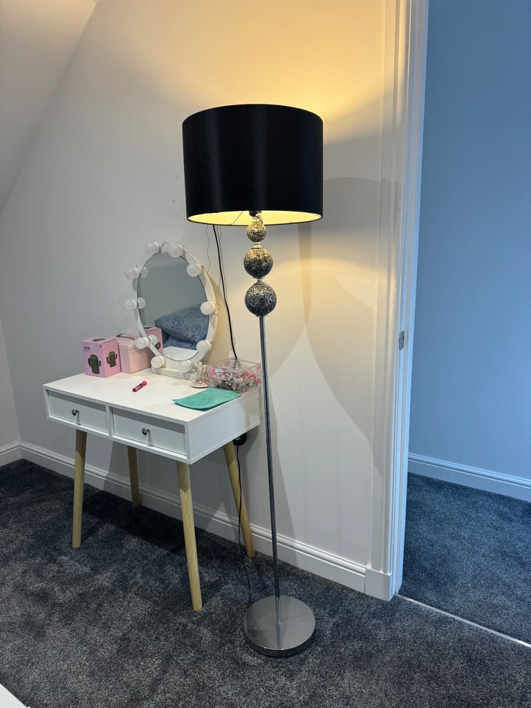 image for 2xFloor lamps, excellent condition