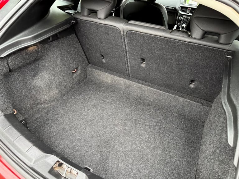2016 Volvo V40 2.0 D2 Momentum Nav Plus Hatchback 5dr Diesel Manual Euro 6 (s/s) (120 ps) Hatchba...