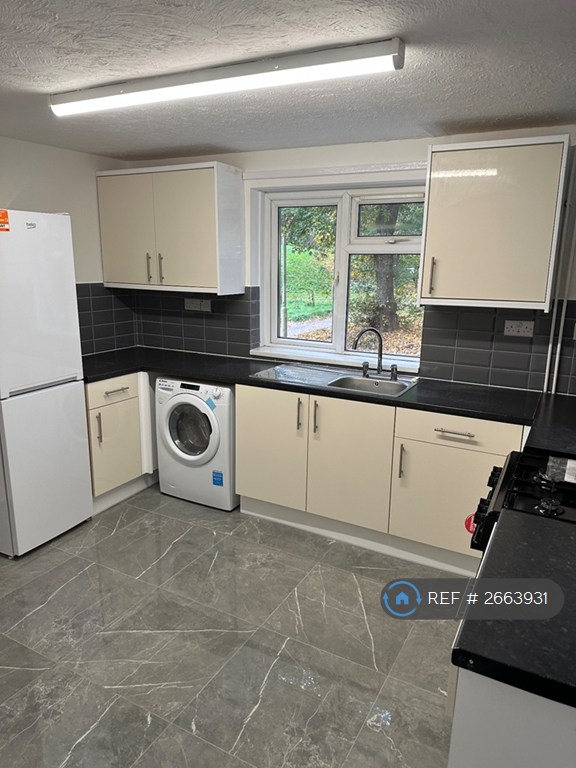 3 bedroom house in Venice Court, Andover, SP10 (3 bed) (#2663931)