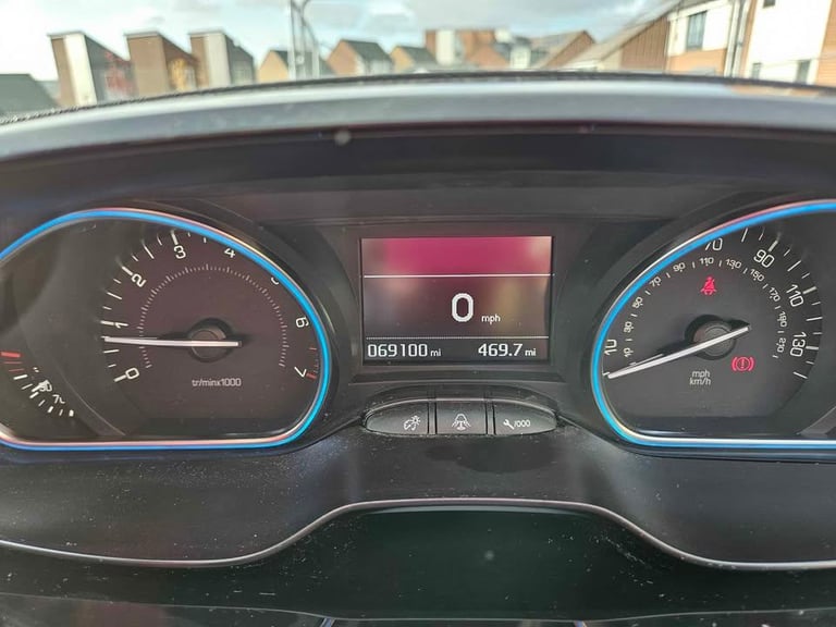 Peugeot, 2008, Hatchback, 2017, Manual, 1199 (cc), 5 doors