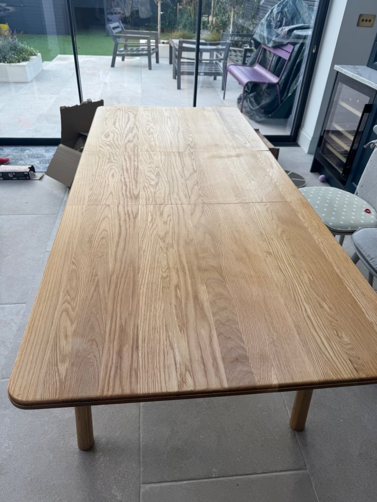 Extending dining table 