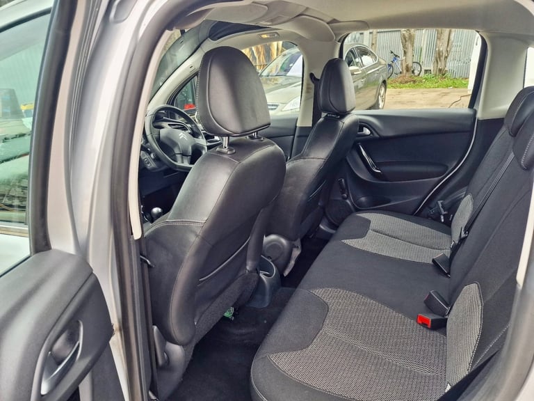 2014 CITROEN C3 SELECTION VTI 1.2 PETROL, 5 DOOR, 1 YEAR MOT, £20/YEAR ROAD TAX.