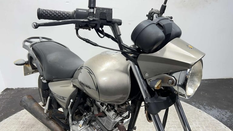 Zontes ZT 2012 20K RUNNING PROJECT BIKE SPARE OR REPAIR 125CC COMMUTER