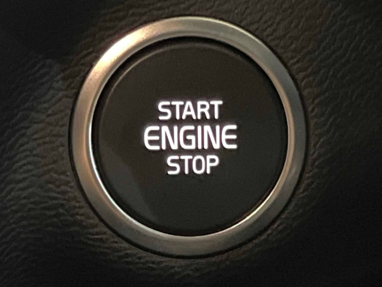  Volvo XC40 2.0 B4P R DESIGN Pro 5dr Auto [7 speed] Estate Petrol Automatic