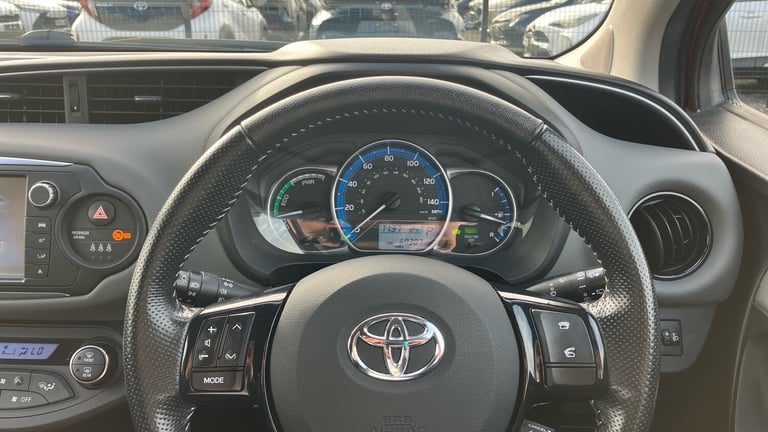 2016 Toyota Yaris 1.5 Hybrid Design 5dr CVT HATCHBACK PETROL/ELECTRIC Automatic