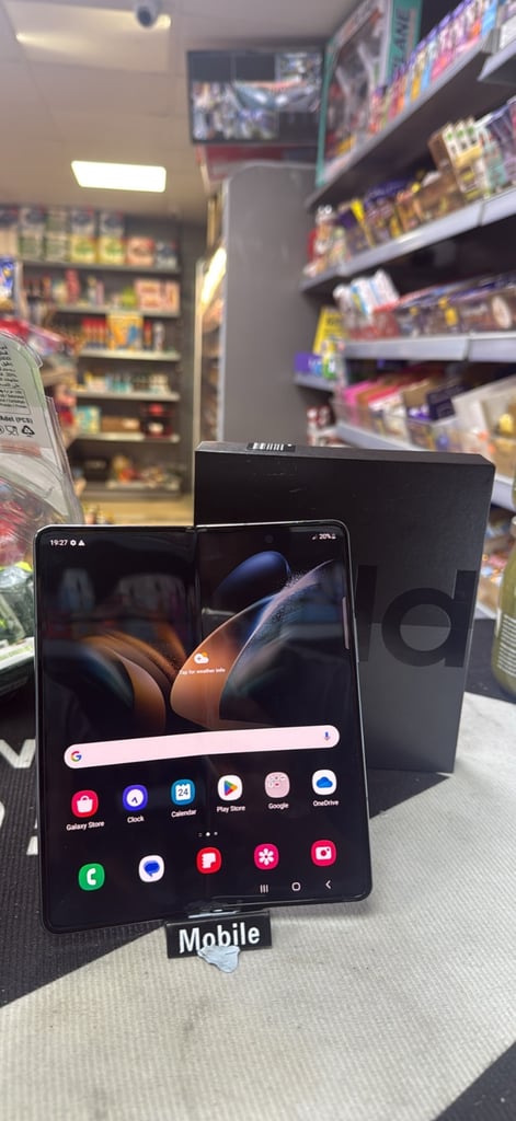 image for Samsung galaxy Z Fold4. 256gb
