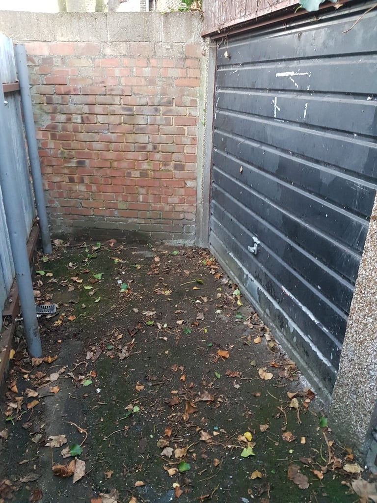 Garage to let Ilford Cleveland Road, Ilford. IDEAL FOR STORAGE