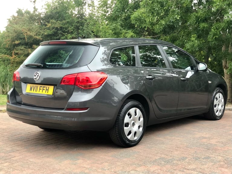 2011 VAUXHALL ASTRA TOURER 1.7 CTDi ecoFLEX ESTATE FULL SERVICE HISTORY LONG MOT 2 KEYS