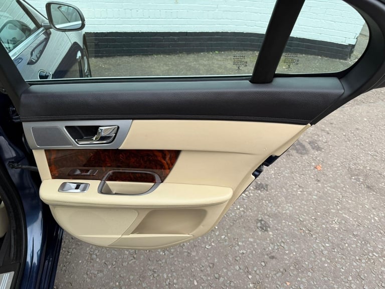 2013 Jaguar XF 2.2d Luxury Auto Euro 5 (s/s) 4dr SALOON Diesel Automatic