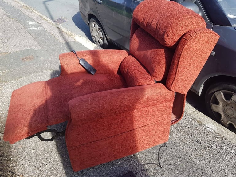 High Quality Rise And REcliner Armchair In great condition free delivery