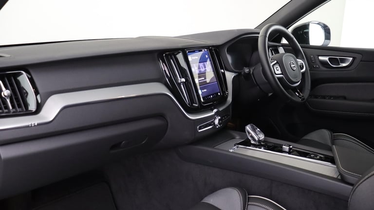  Volvo XC60 B5 (P) AWD Plus Black Edition (Harman Kardon Sound, 360 Camera, BLIS) Petrol/Electric...