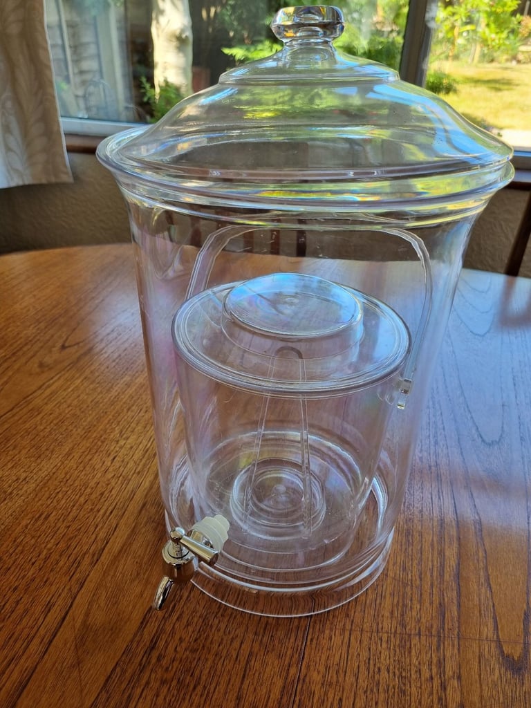Picnic drinks dispenser and ice bucket