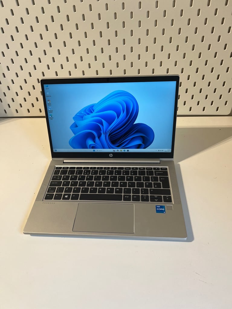 Windows 11 HP Probook,13.3/ ultra slim /Core i5, 11th gen / 16 GB/ 240 SSD almost new condition 