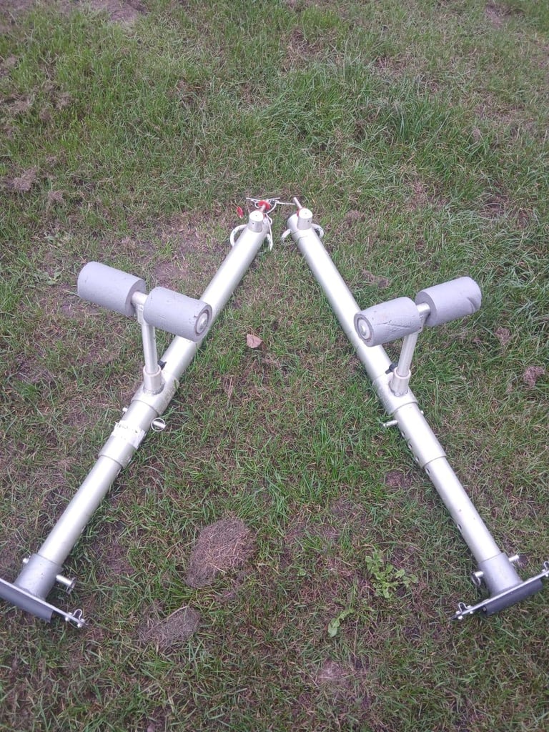 Sailing boat stabiliser legs