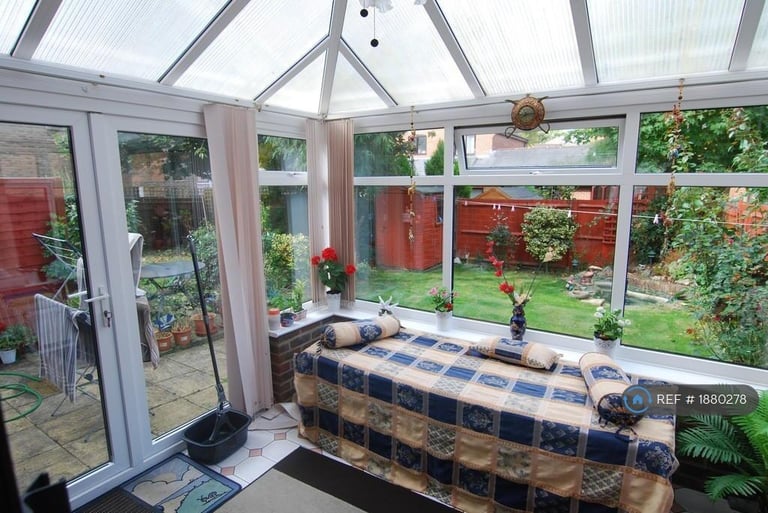 3 bedroom house in Douglas Road, Tonbridge, TN9 (3 bed) (#1880278)