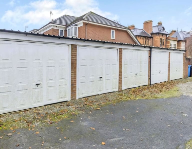 Garage to rent in West Didsbury