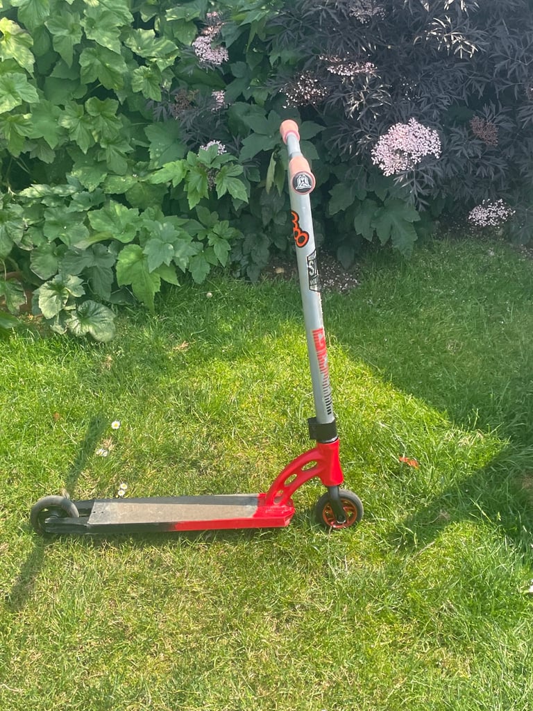 image for Skate hut stunt scooter