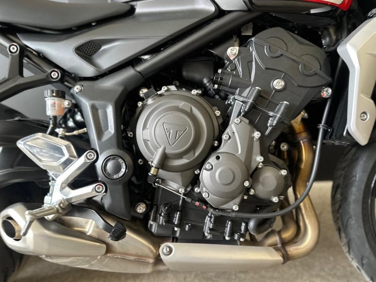 STUNNING ONE OWNER 2024/24 TRIUMPH TRIDENT 660 MOTORCYCLE