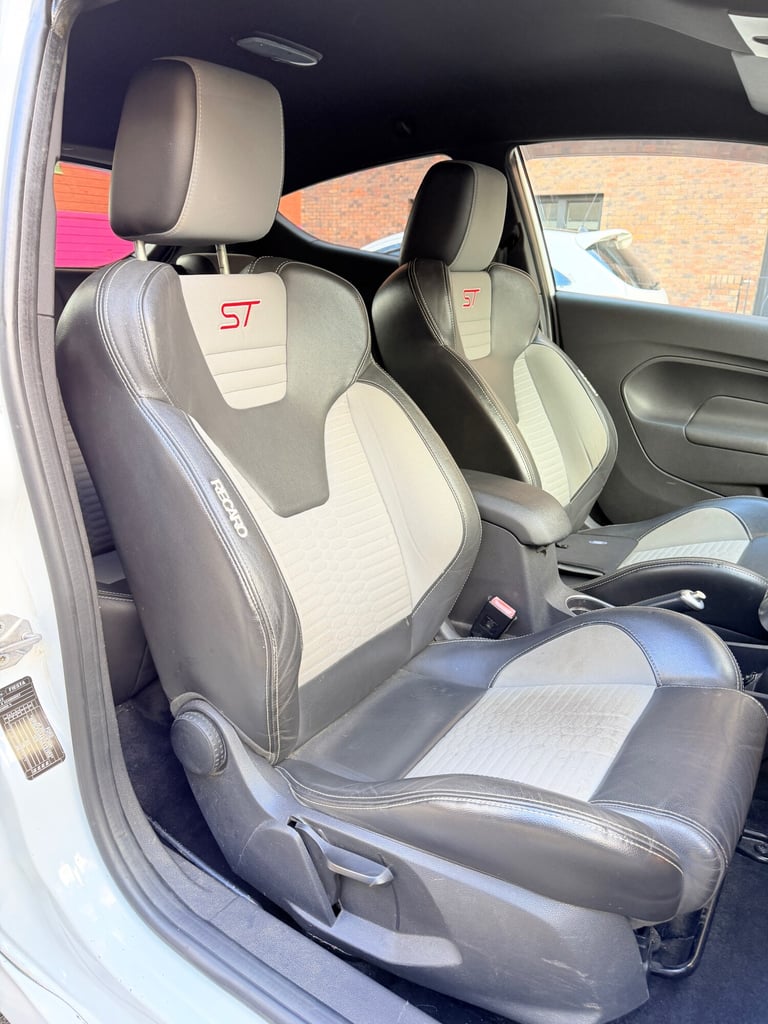 2014 Ford Fiesta 1.6 EcoBoost ST-2 3dr HATCHBACK Petrol Manual