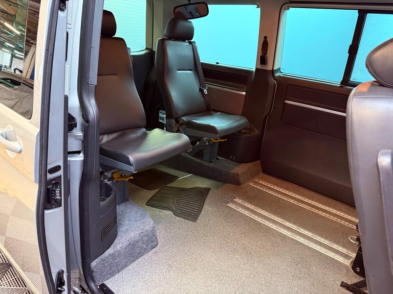 2011 Volkswagen Caravelle 2.0 TDI Executive DSG Euro 5 5dr MPV Diesel Automatic