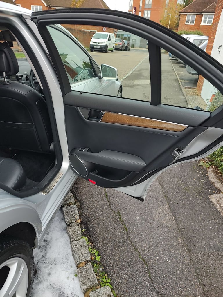 Mercedes-Benz C Class 1.8 C200 CGI Blue Efficiency Avantgarde Saloon 4dr Petrol