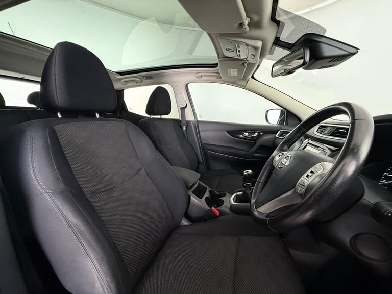 2016 Nissan Qashqai 1.2 DiG-T N-Connecta 5dr HATCHBACK PETROL Manual