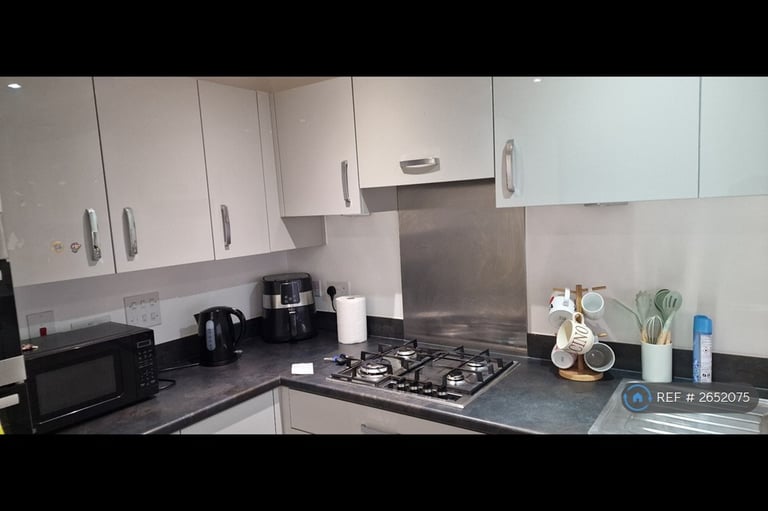 4 bedroom house in Longships Drive, Milton Keynes, MK3 (4 bed) (#2652075)