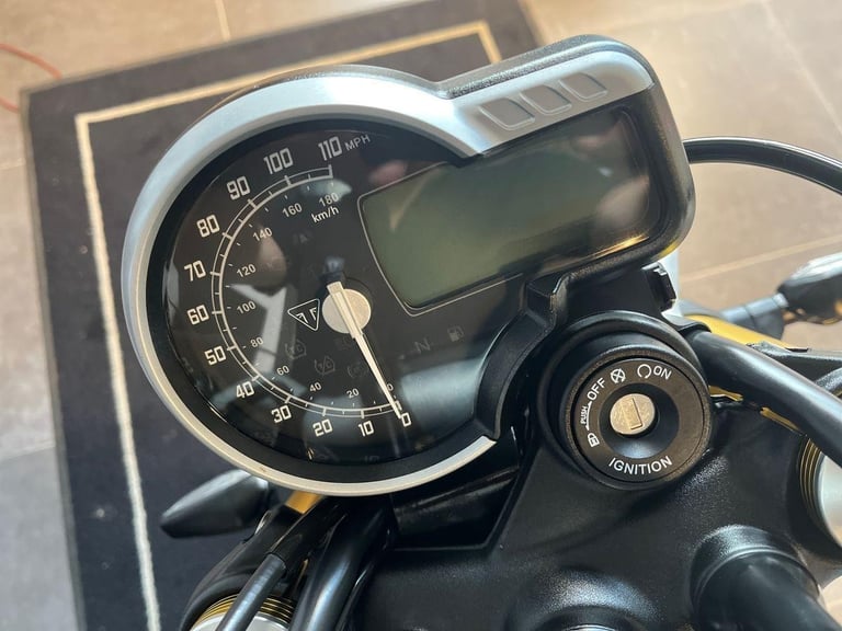 2025 Triumph Speed 400 STANDARD COLOUR Petrol black 6 Speed