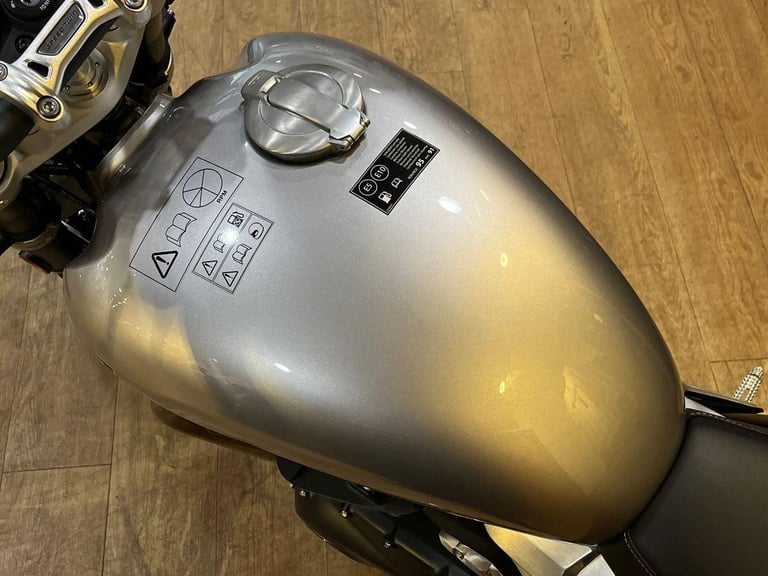 2025 Triumph Bonneville Speed Twin 1200 STANDARD COLOUR Petrol silver 6 Speed
