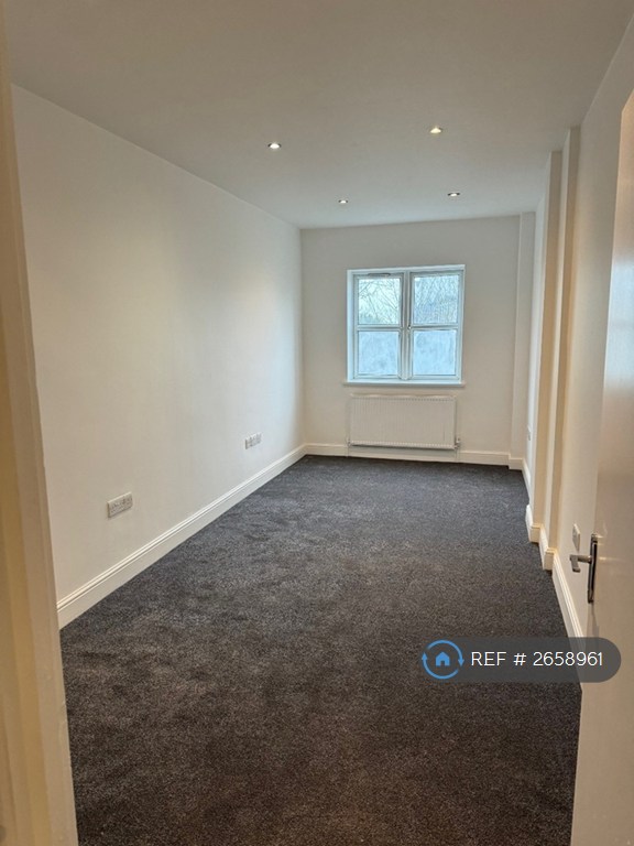 1 bedroom flat in Park Road, London, N14 (1 bed) (#2658961)