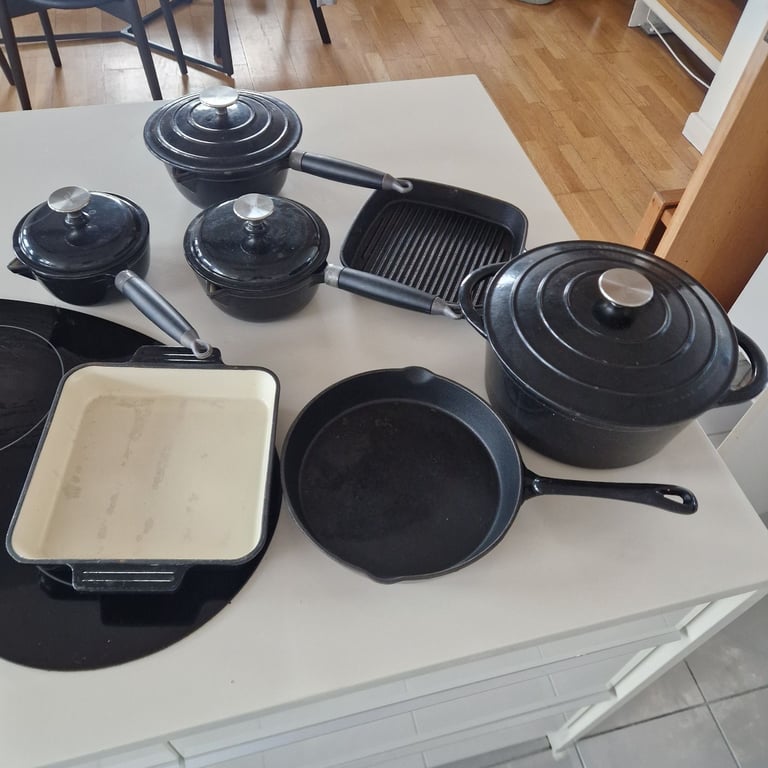 image for Cast Iron Coockware - 7 pieces- pots pan grill tray