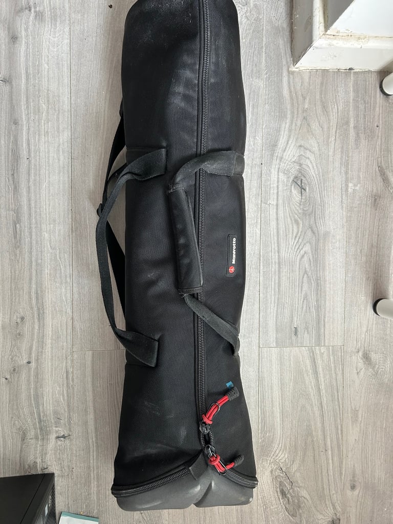 Manfrotto Tripod with Legs, Top Plate, Spreader, Pan Handle, Bag