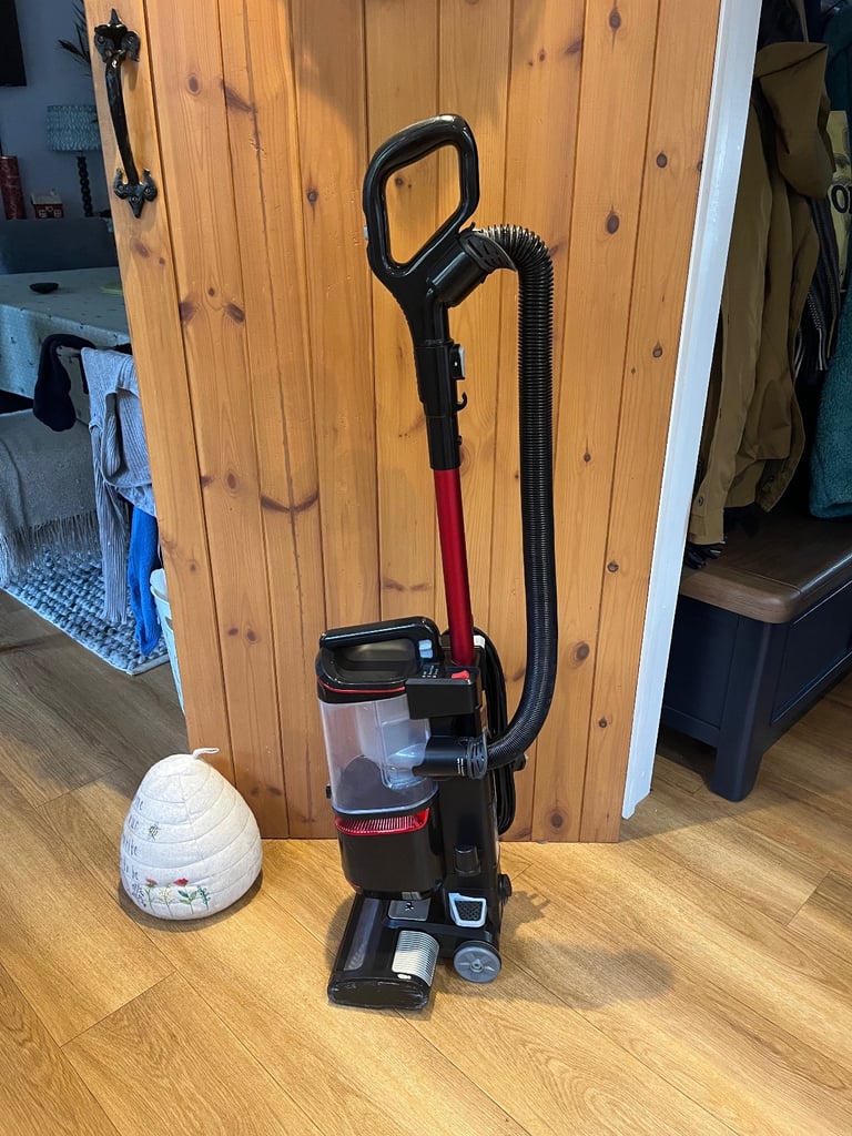 SHARKE NV602UKT LIGHTWEIGHT VACUUM CLEANER 