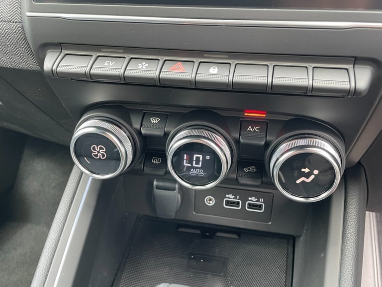 2025 Renault Clio 1.6 E-TECH full hybrid 145 Techno 5dr Auto Hatchback Hybrid Automatic