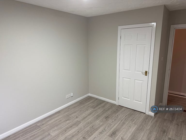 2 bedroom flat in Robertson Street, Greenock, PA16 (2 bed) (#2673404)