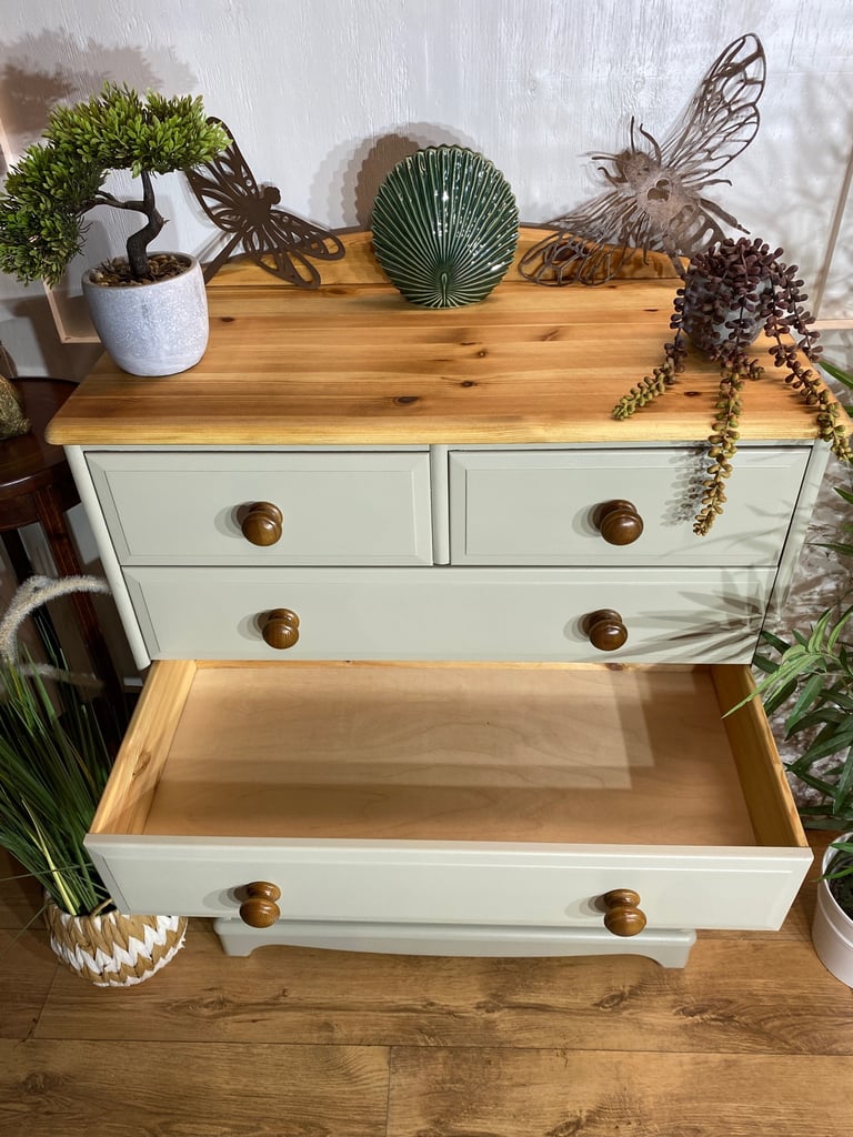 Pine Chest of drawers