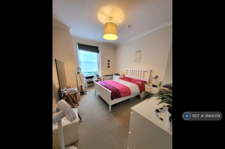 1 bedroom flat in Regent Street, Clifton, Bristol, BS8 (1 bed) (#2664058)