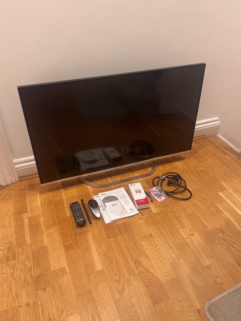 image for LG42LB700V Smart TV, 3D Glasses, Magic Remote