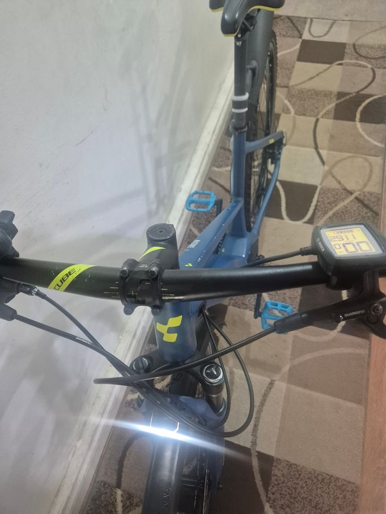 Electric Bike Hybrid Cube in Excellent Conditions.